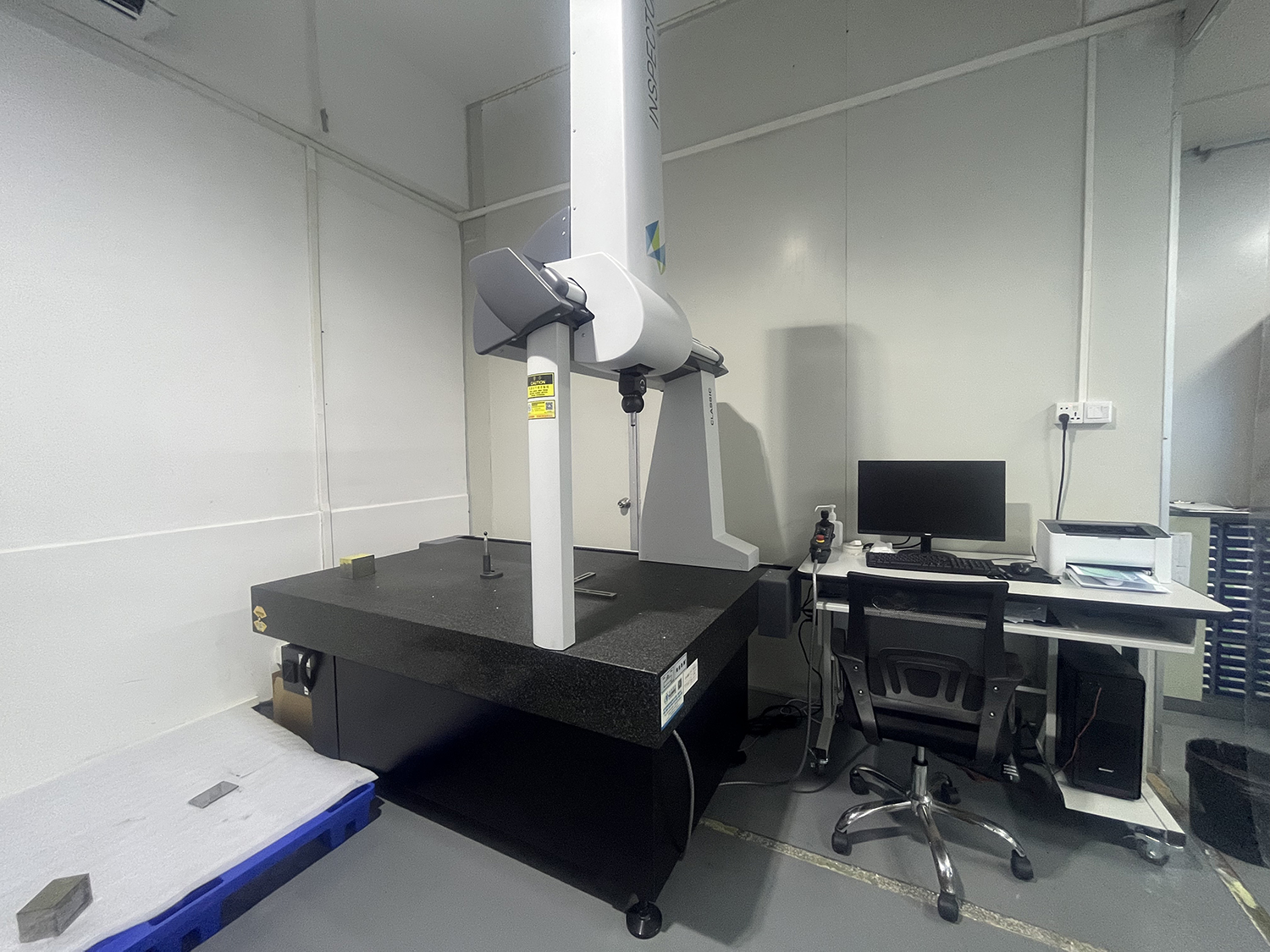 Three Dimensional Measuring Instrument